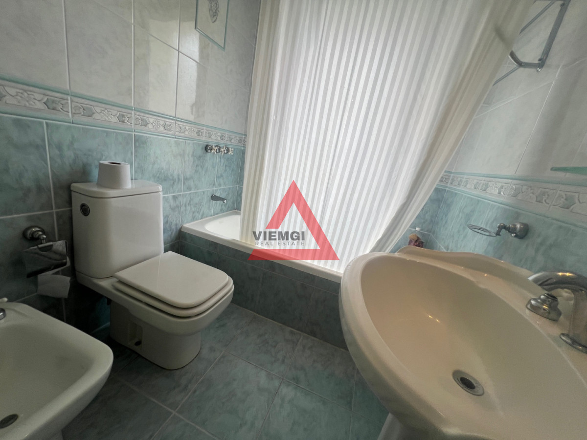 Casa ID.225 - Casa 6 dormitorios  Frente al mar Playa Mansa Punta del Este 