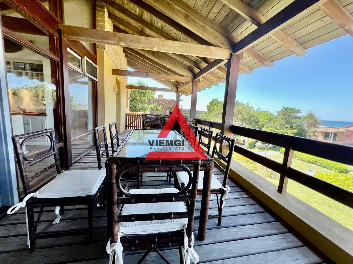 Casa ID.33 - Casa 4 Dormitorios en Barrio Privado Laguna Blanca – Punta del Este