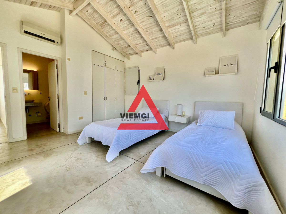Casa ID.34 - Casa 4 Dormitorios en Barrio privado Laguna Blanca - Punta del Este