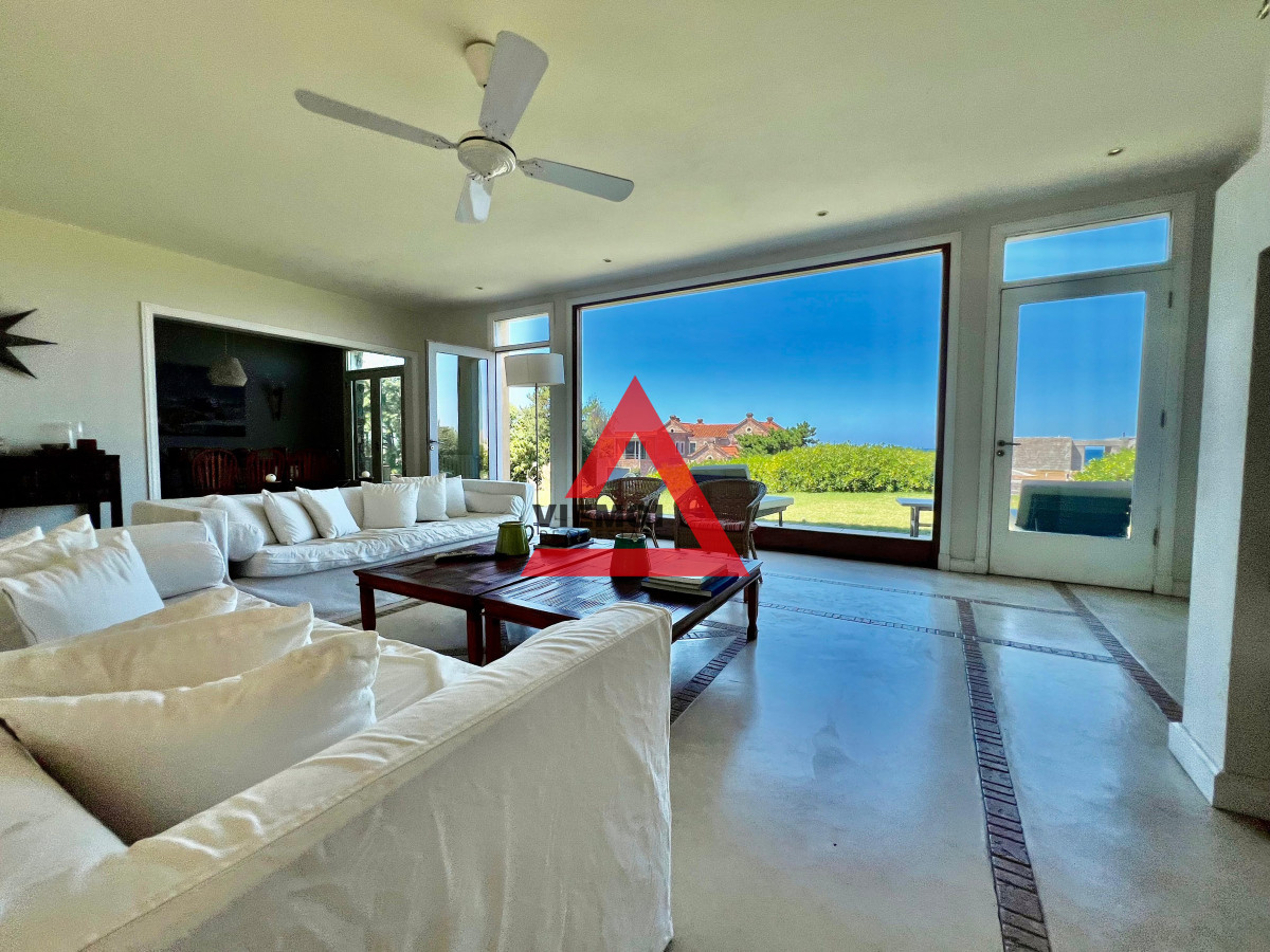 Casa ID.33 - Casa 4 Dormitorios en Barrio Privado Laguna Blanca – Punta del Este