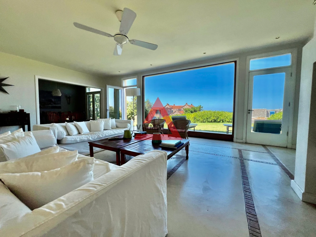 Casa ID.33 - Casa 4 Dormitorios en Barrio Privado Laguna Blanca - Punta del Este