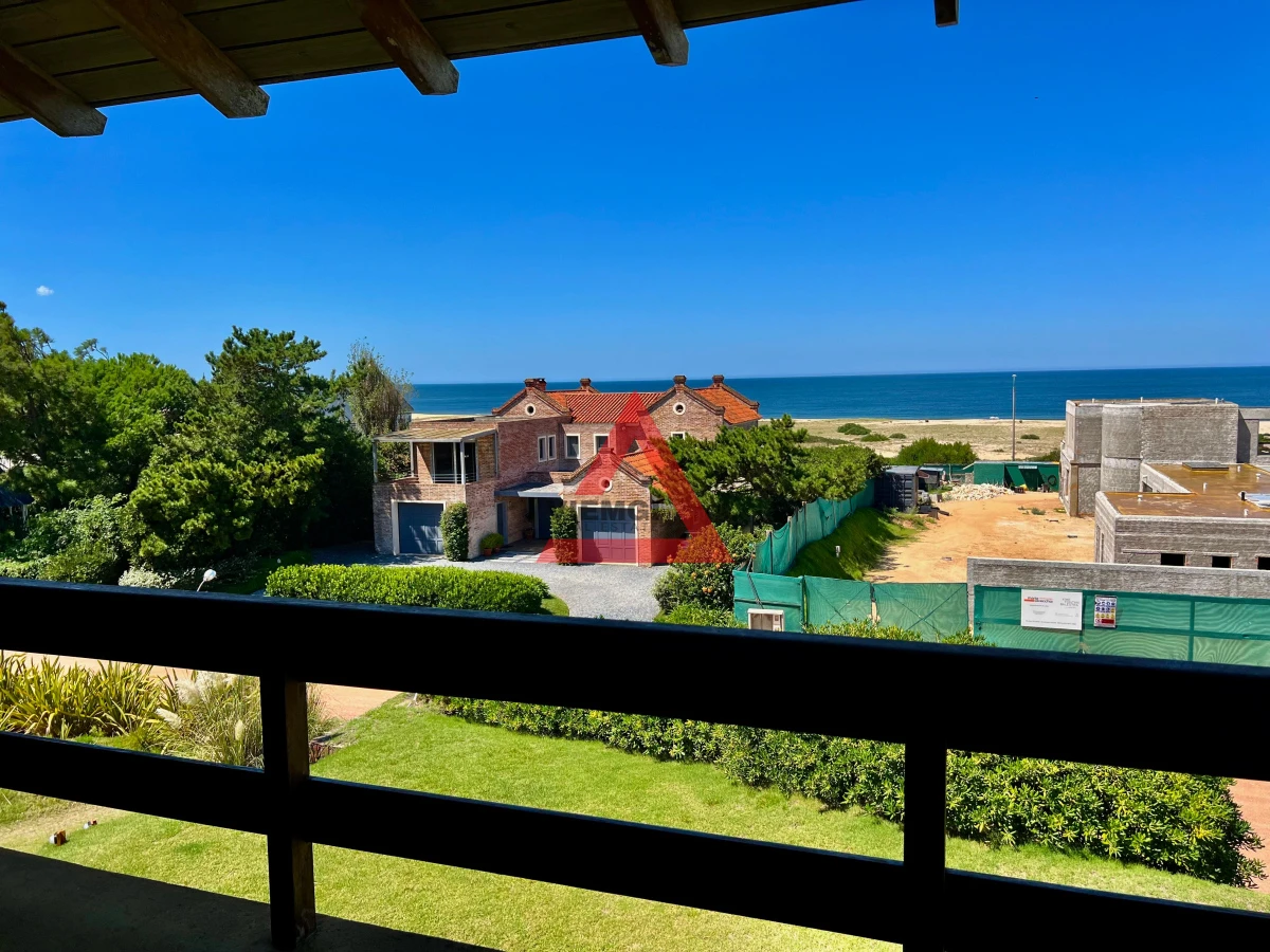 Casa ID.33 - Casa 4 Dormitorios en Barrio Privado Laguna Blanca - Punta del Este