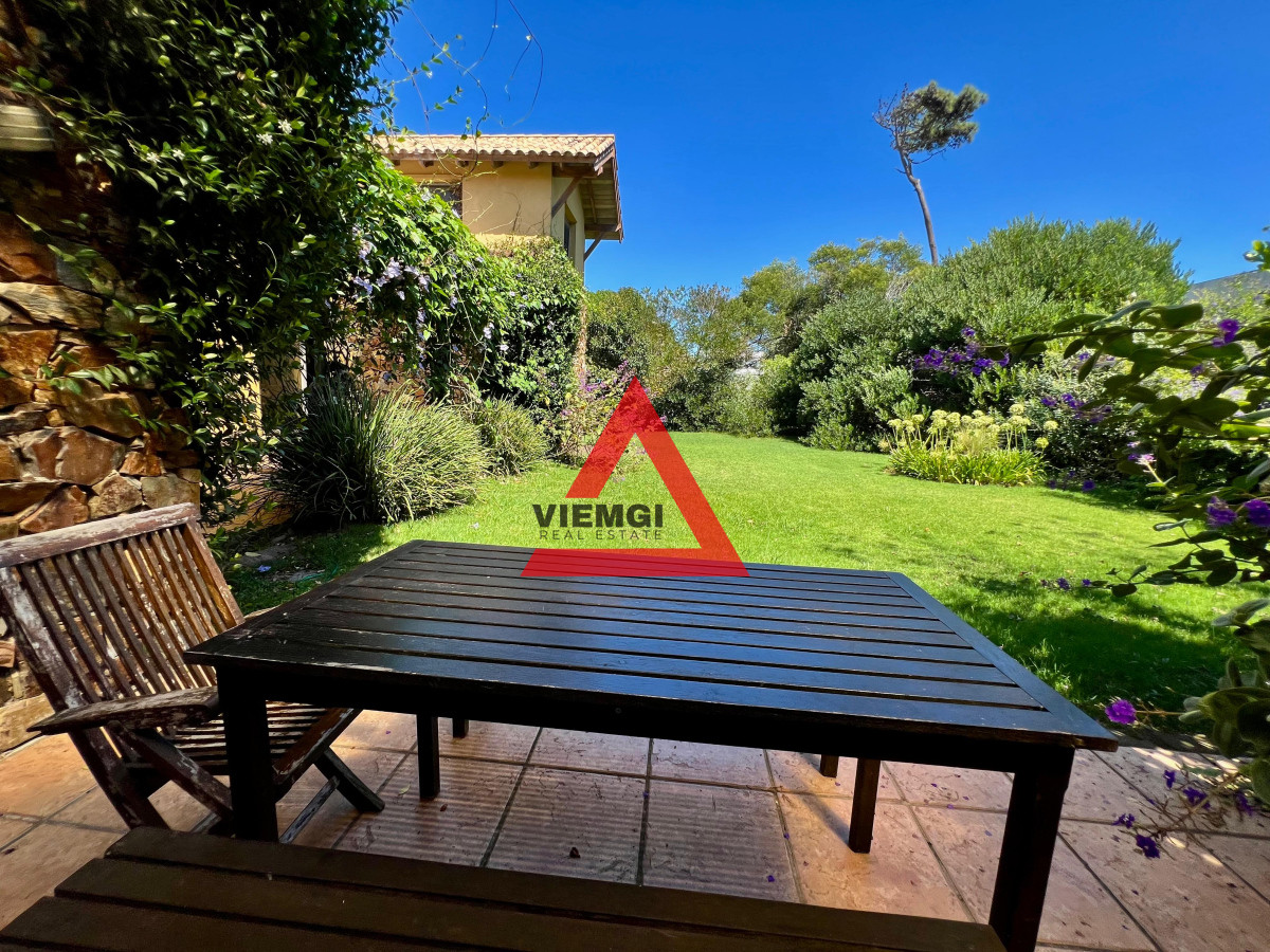 Casa ID.33 - Casa 4 Dormitorios en Barrio Privado Laguna Blanca – Punta del Este