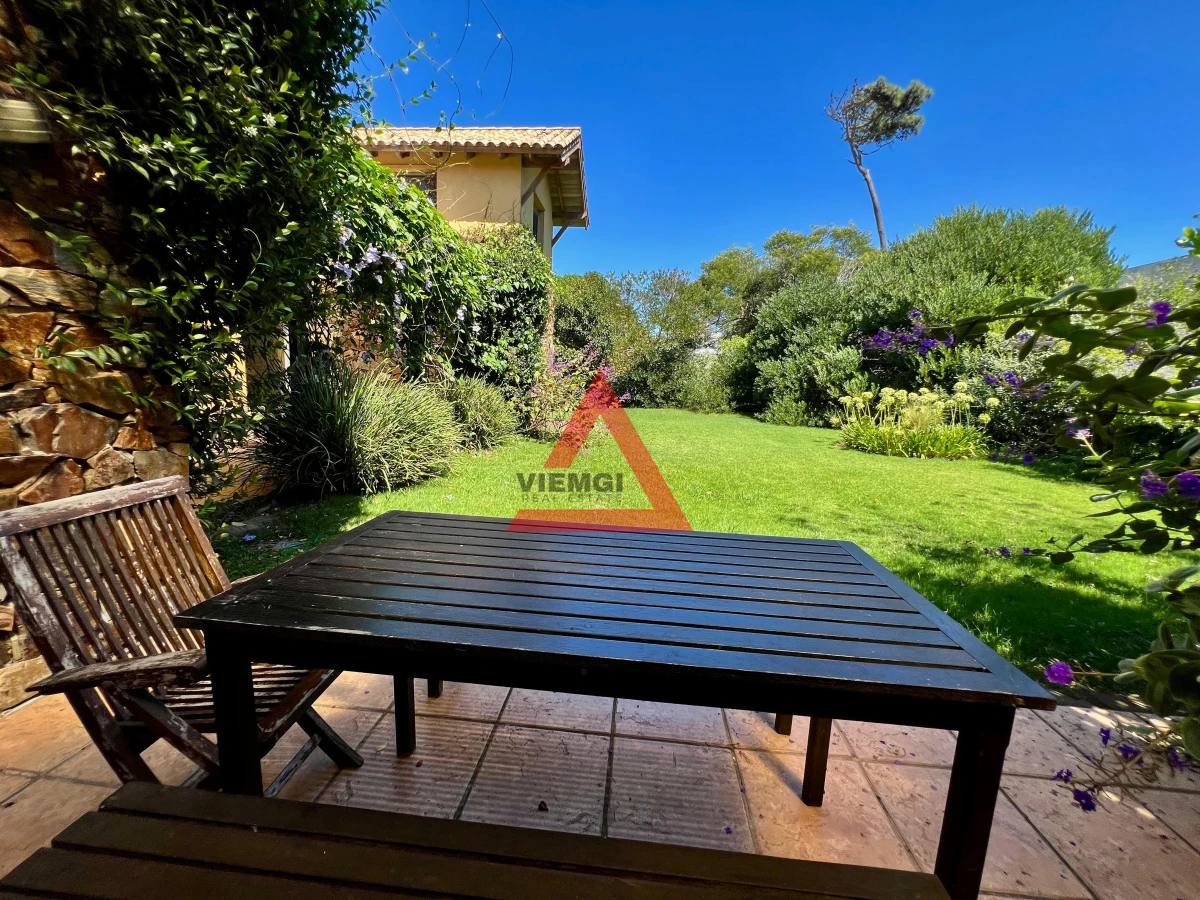 Casa ID.33 - Casa 4 Dormitorios en Barrio Privado Laguna Blanca - Punta del Este