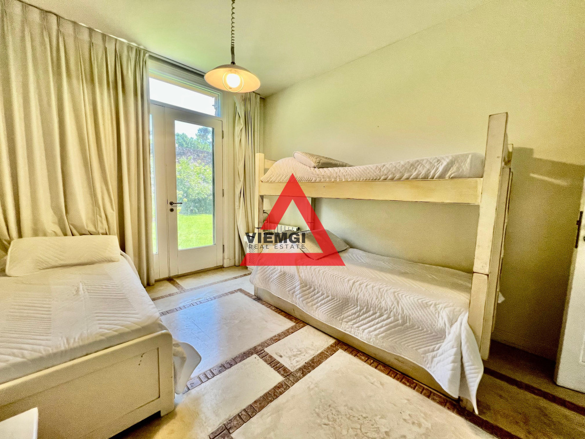 Casa ID.33 - Casa 4 Dormitorios en Barrio Privado Laguna Blanca – Punta del Este
