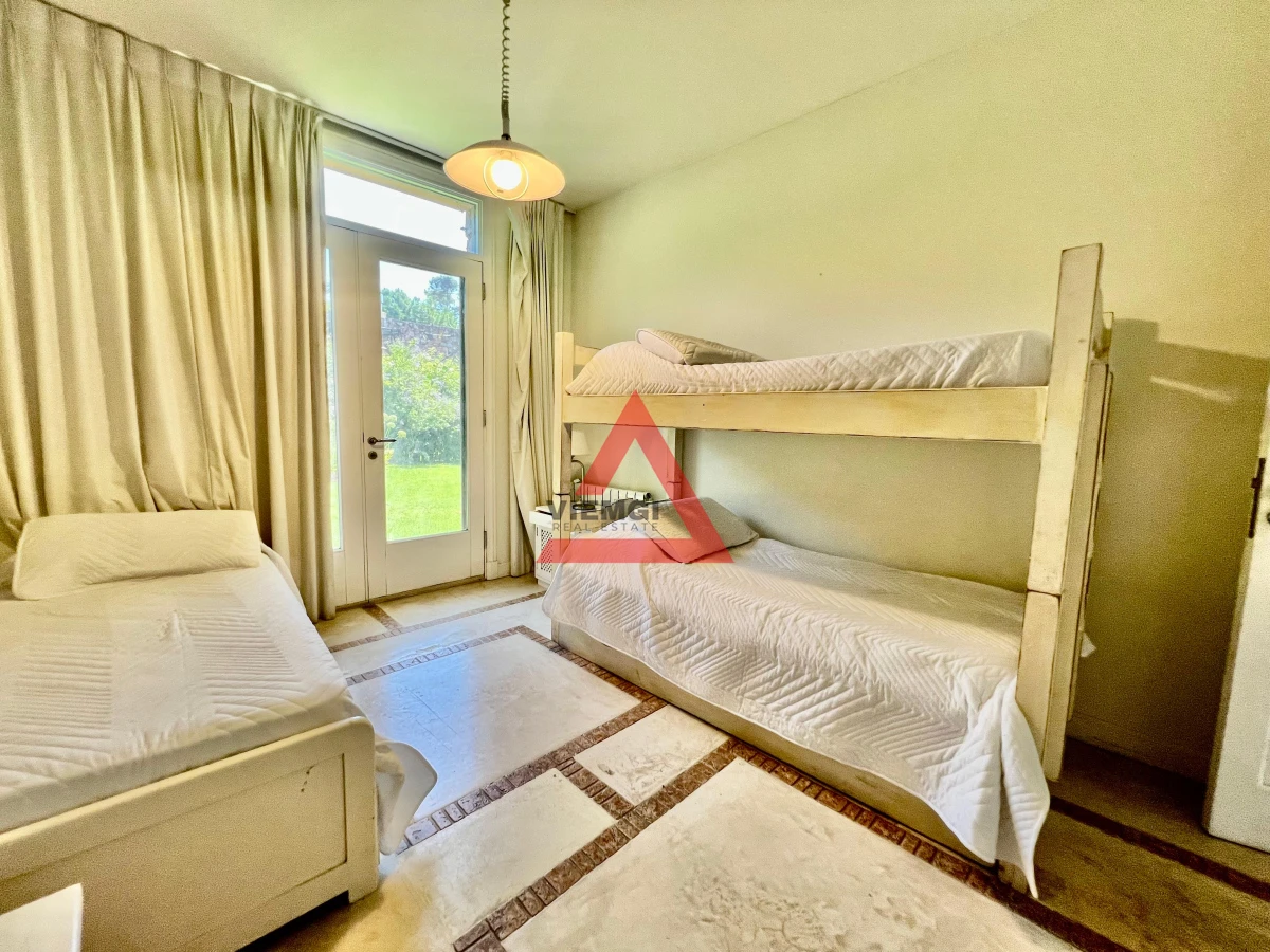 Casa ID.33 - Casa 4 Dormitorios en Barrio Privado Laguna Blanca - Punta del Este