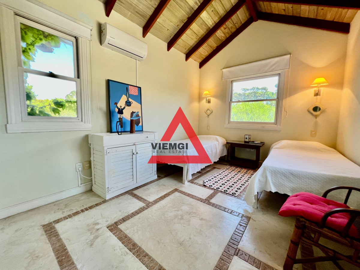 Casa ID.33 - Casa 4 Dormitorios en Barrio Privado Laguna Blanca – Punta del Este