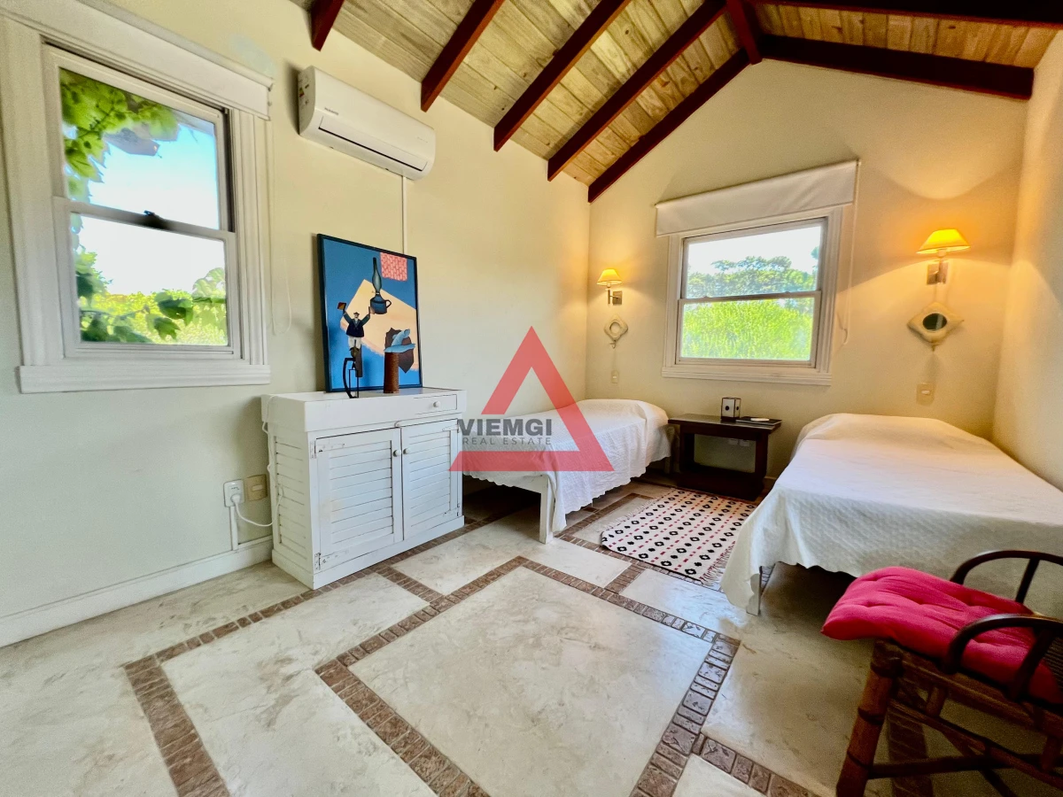 Casa ID.33 - Casa 4 Dormitorios en Barrio Privado Laguna Blanca - Punta del Este