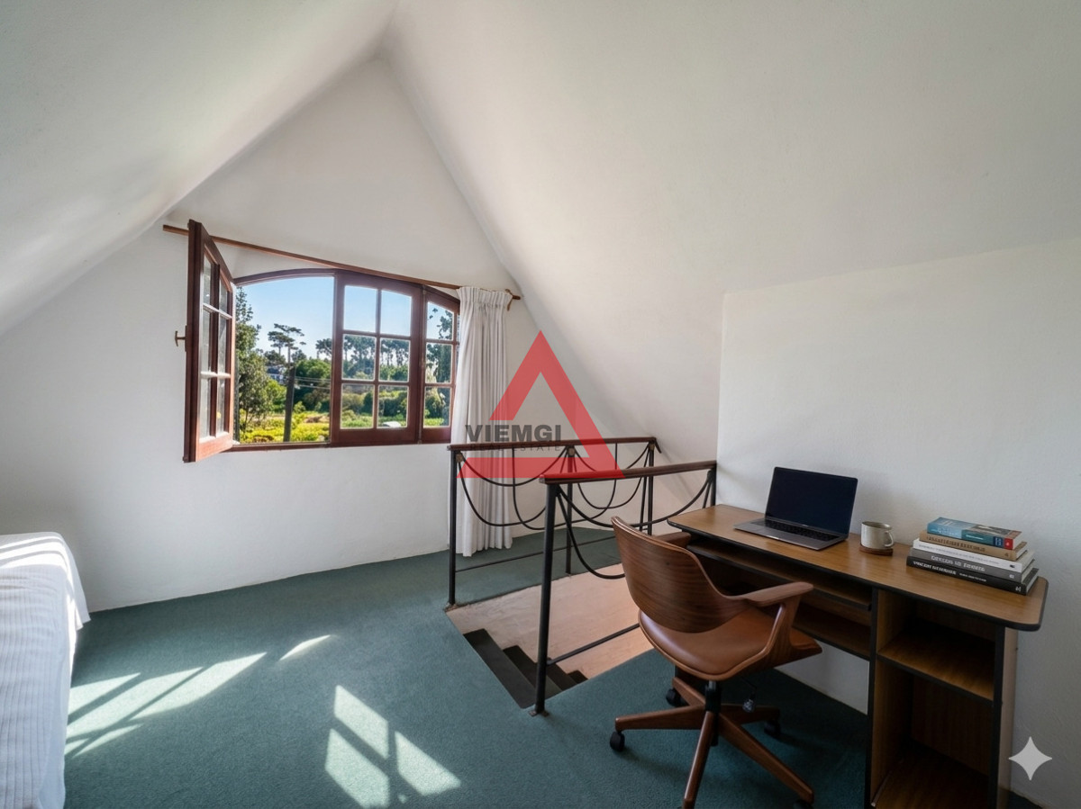 Casa ID.196 - Casa 3 dormitorios en Venta con piscina y jardín en Barrio Marly, Punta del Este