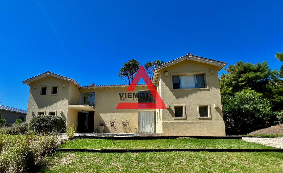 Casa ID.34 - Casa 4 Dormitorios en Barrio privado Laguna Blanca - Punta del Este