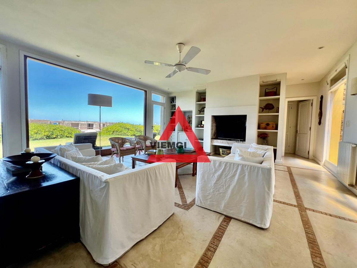 Casa ID.33 - Casa 4 Dormitorios en Barrio Privado Laguna Blanca – Punta del Este