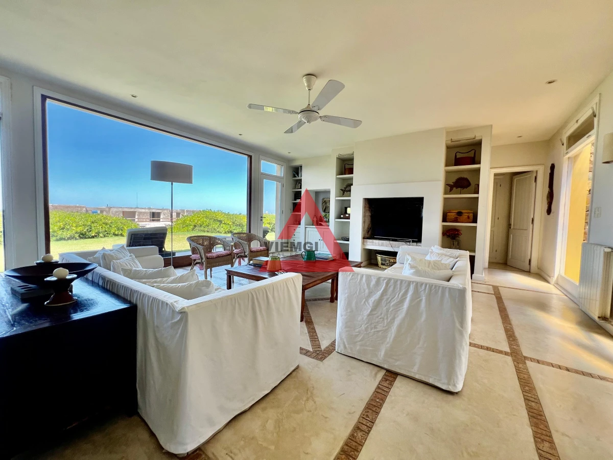 Casa ID.33 - Casa 4 Dormitorios en Barrio Privado Laguna Blanca - Punta del Este