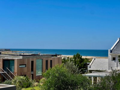 Casa 4 Dormitorios en Barrio privado Laguna Blanca - Punta del Este