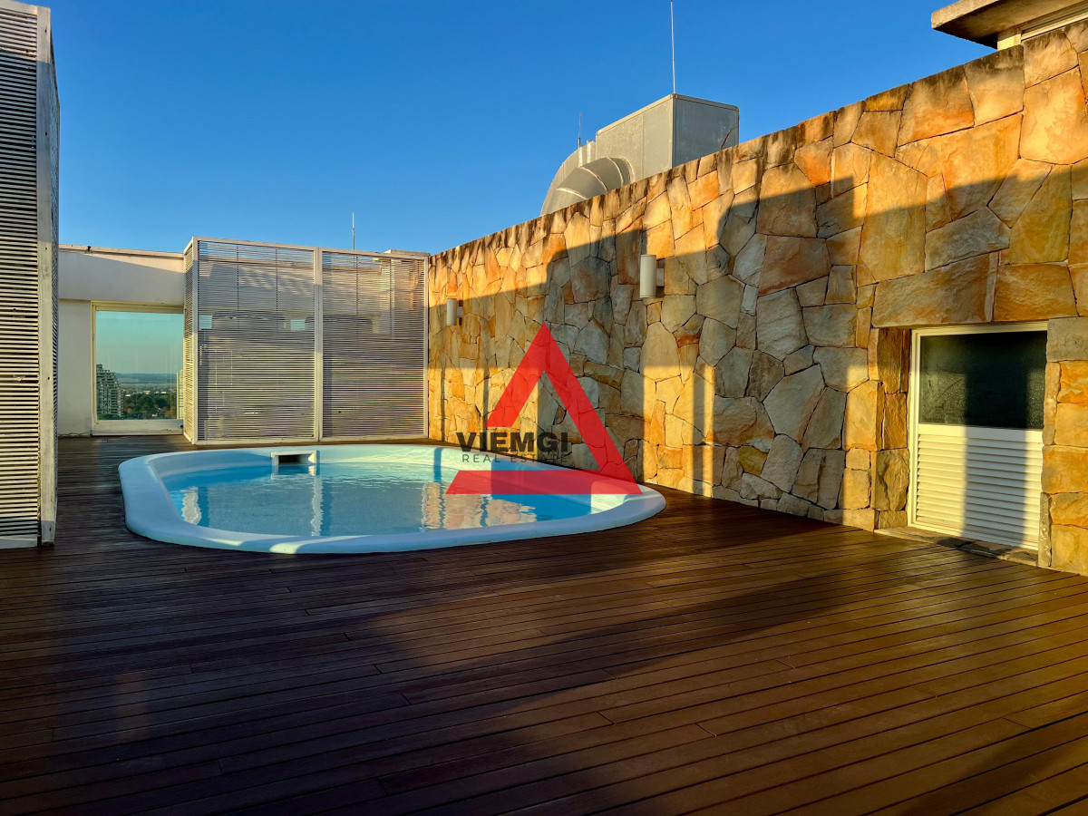 Apartamento ID.52 -   Phenthouse  en venta 4 dormitorios en Torre Aquarela – Playa Mansa, Punta del Este 