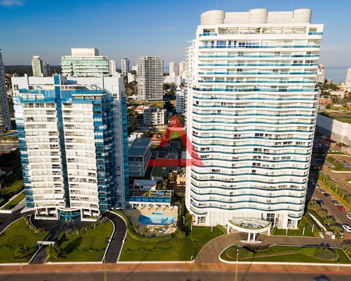 Apartamento ID.31 - Apartamento 3 Dormitorios y Servicio en Millenium Tower, Playa Mansa