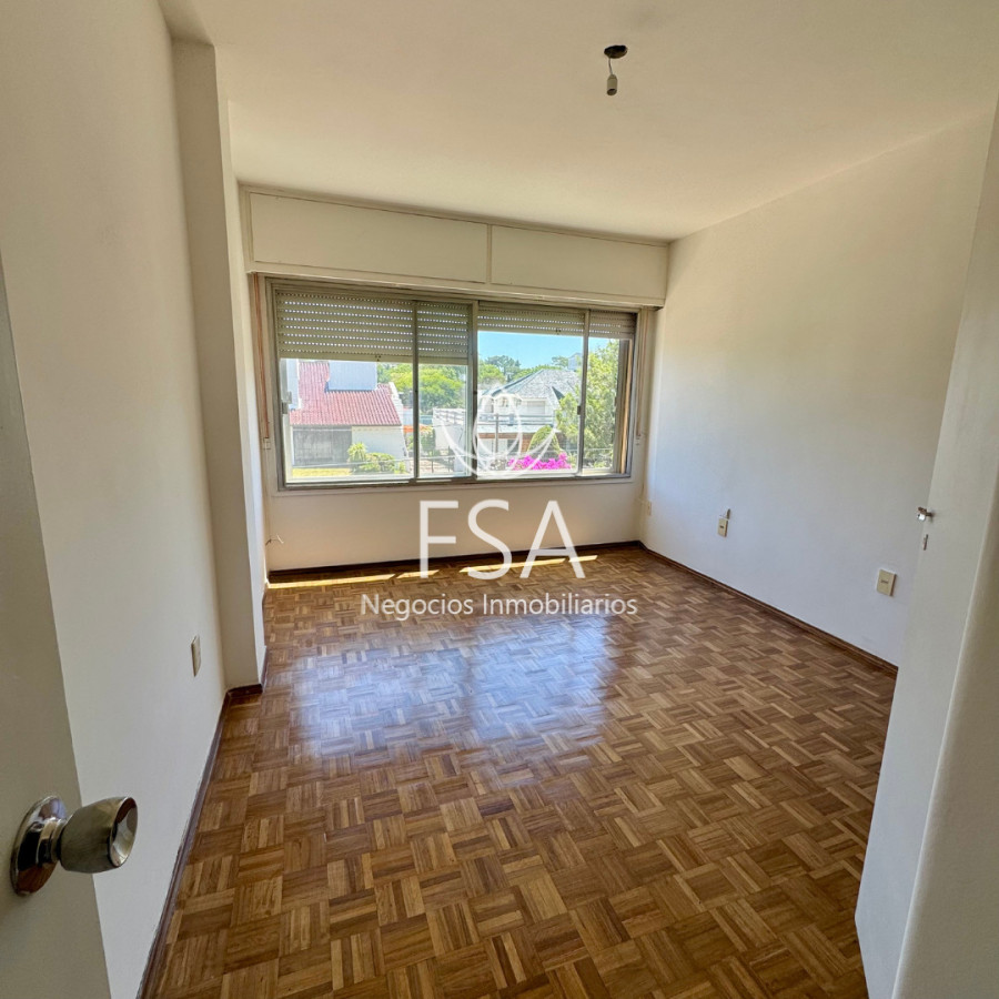 Apartamento ID.422 - Alquiler Apartamento 3 Dormitorios Garaje Punta Gorda Montevideo E