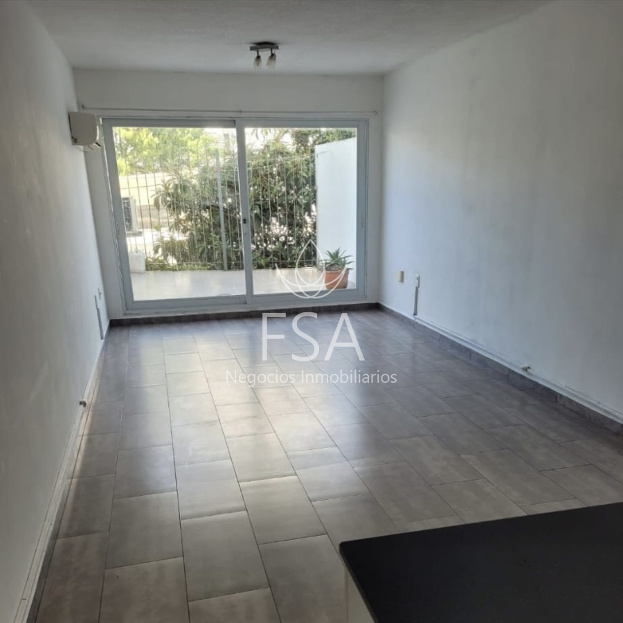 Apartamento ID.275 - Venta Monoambiente con patio y garaje Pocitos Montevideo Ev