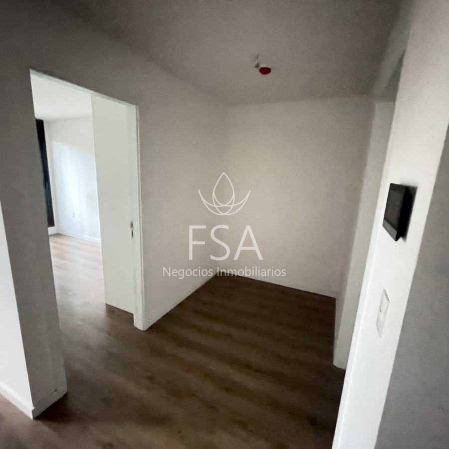 Apartamento ID.247 - Alquiler Apartamento 1 Dormitorio Balcón Al Frente Centro Montevideo St