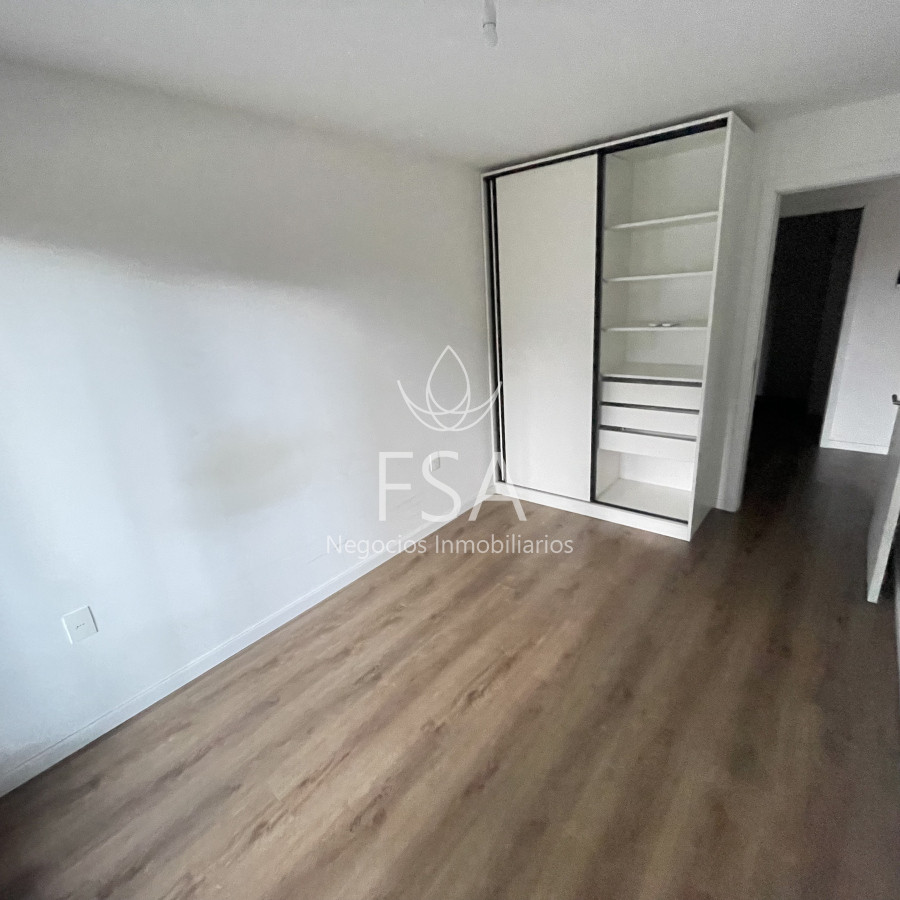 Apartamento ID.247 - Alquiler Apartamento 1 Dormitorio Balcón Al Frente Centro Montevideo St