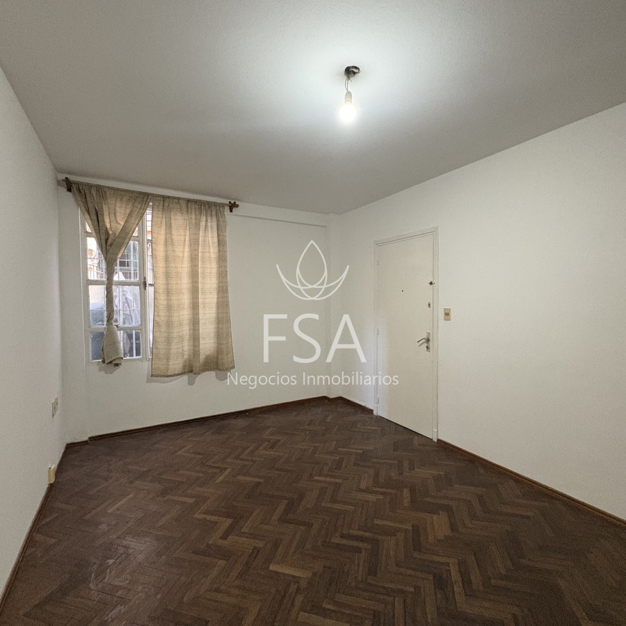 Apartamento ID.296 - Alquiler Apartamento 1 Dormitorio Patio Centro Montevideo Ev