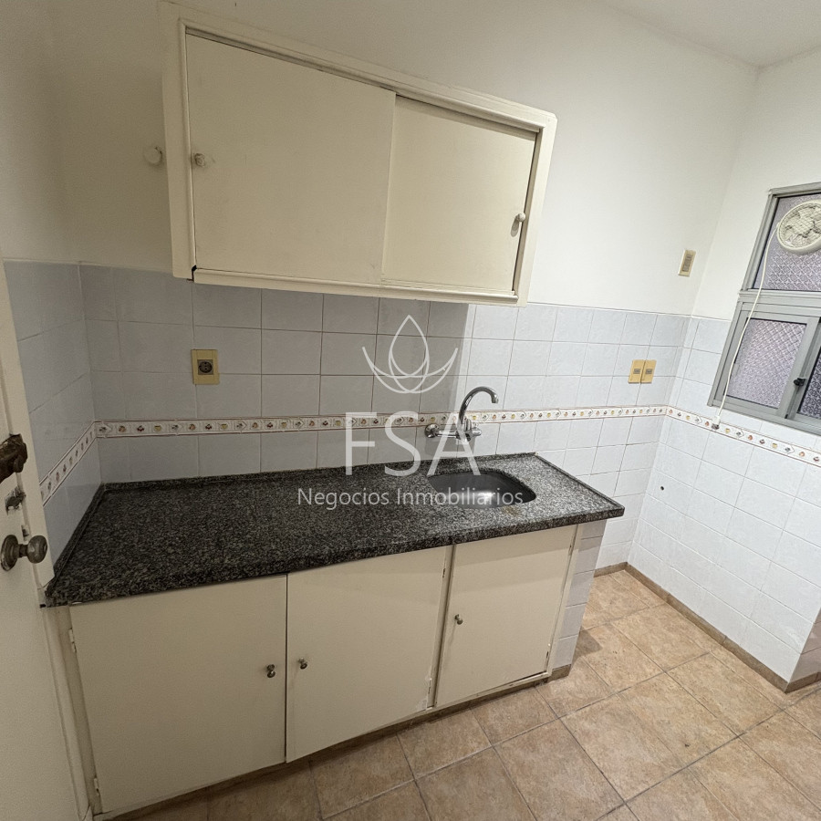 Apartamento ID.296 - Alquiler Apartamento 1 Dormitorio Patio Centro Montevideo Ev