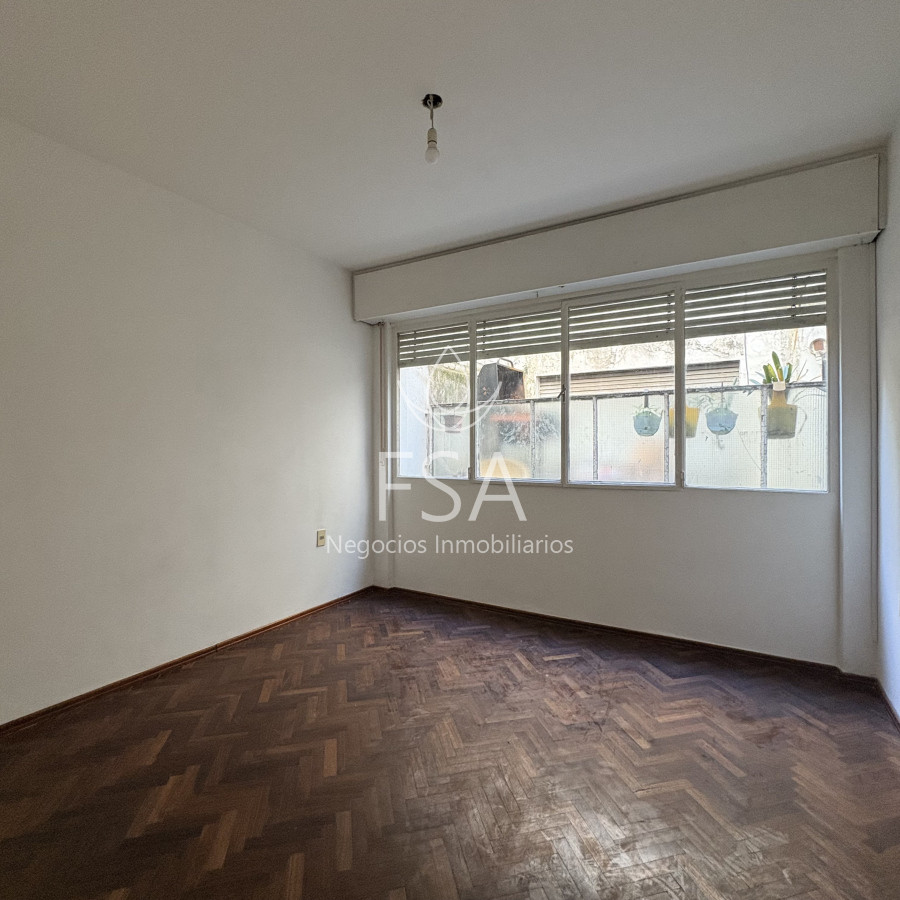 Apartamento ID.296 - Alquiler Apartamento 1 Dormitorio Patio Centro Montevideo Ev