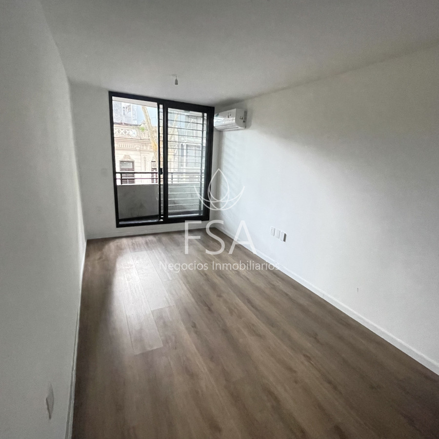 Apartamento ID.247 - Alquiler Apartamento 1 Dormitorio Balcón Al Frente Centro Montevideo St