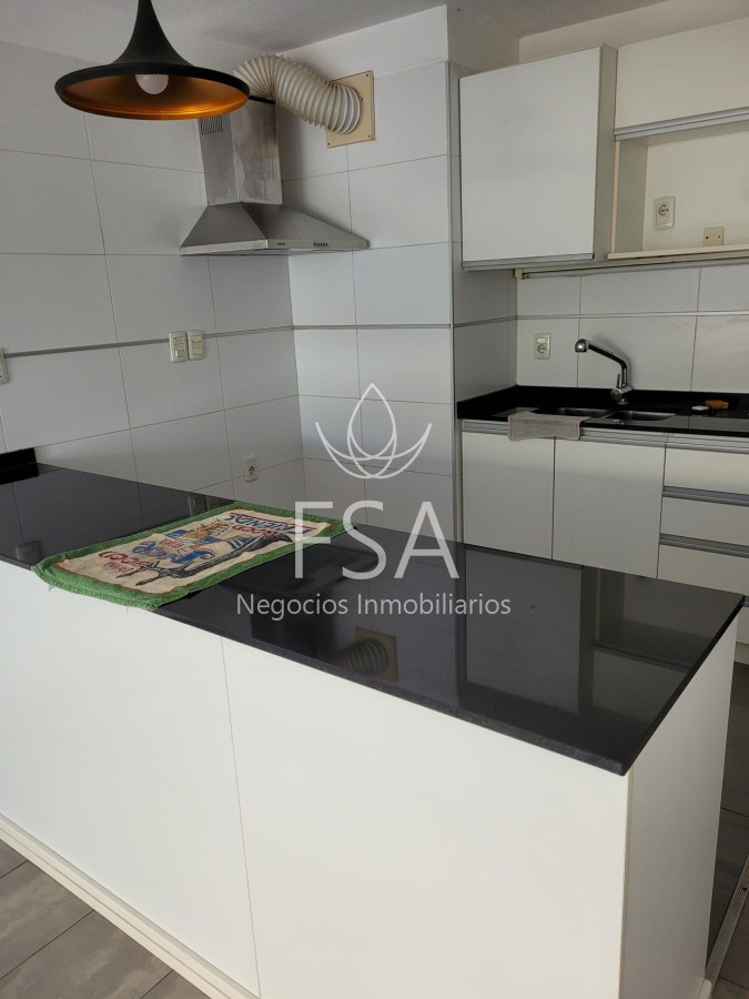 Apartamento ID.275 - Venta Monoambiente con patio y garaje Pocitos Montevideo Ev