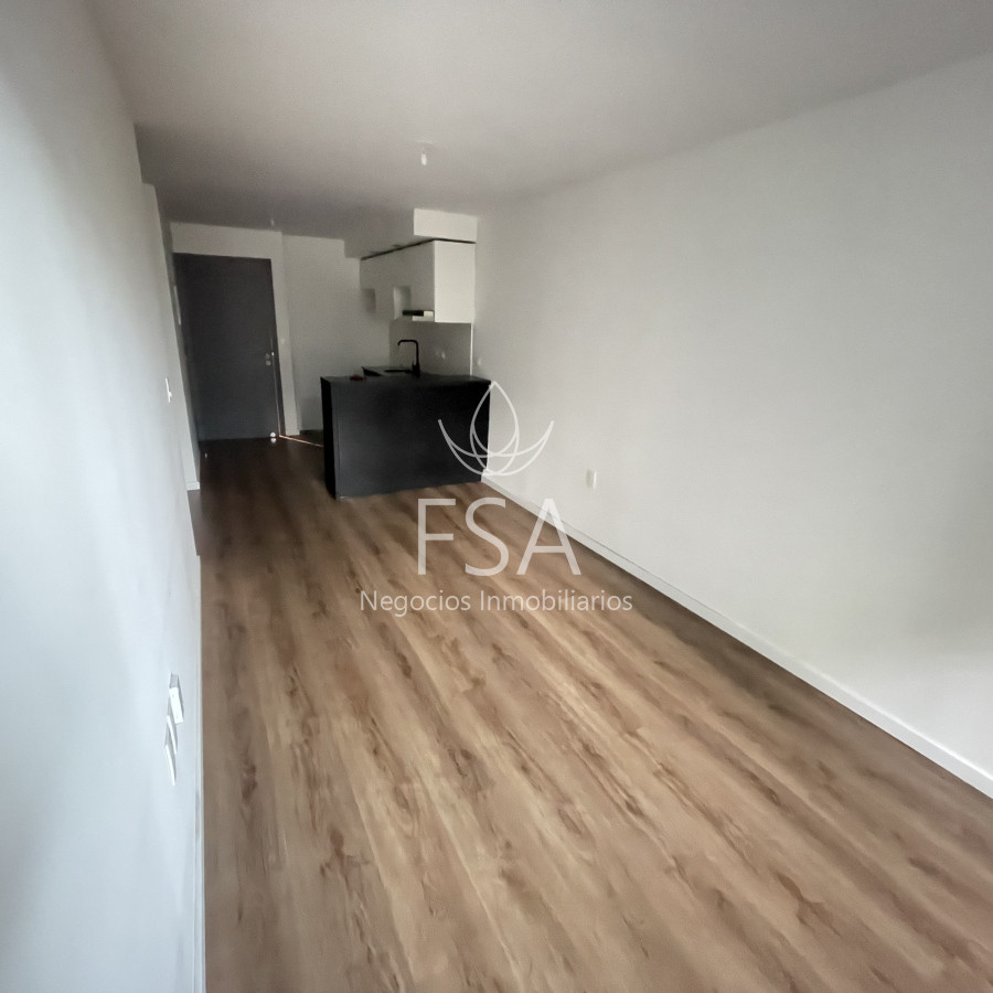 Apartamento ID.247 - Alquiler Apartamento 1 Dormitorio Balcón Al Frente Centro Montevideo St