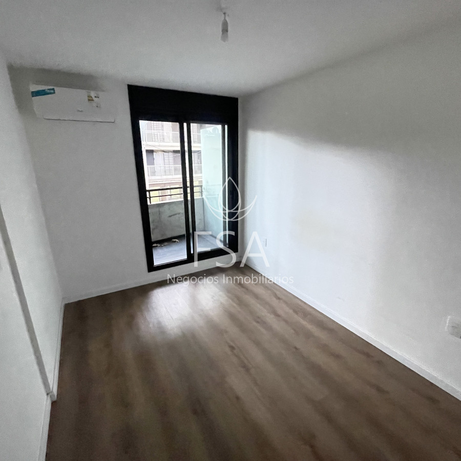 Apartamento ID.247 - Alquiler Apartamento 1 Dormitorio Balcón Al Frente Centro Montevideo St
