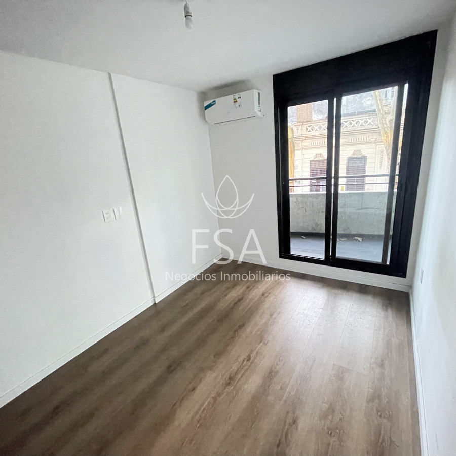 Apartamento ID.247 - Alquiler Apartamento 1 Dormitorio Balcón Al Frente Centro Montevideo St