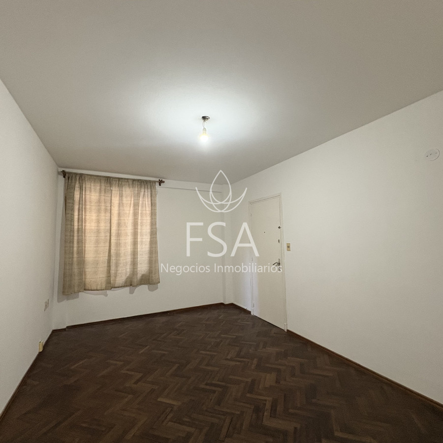 Apartamento ID.296 - Alquiler Apartamento 1 Dormitorio Patio Centro Montevideo Ev
