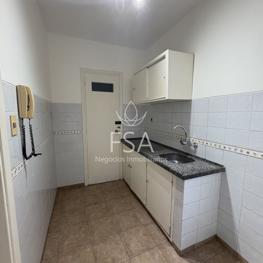 Apartamento ID.296 - Alquiler Apartamento 1 Dormitorio Patio Centro Montevideo Ev