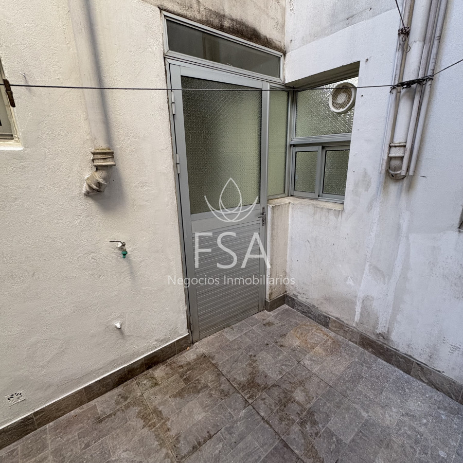 Apartamento ID.296 - Alquiler Apartamento 1 Dormitorio Patio Centro Montevideo Ev