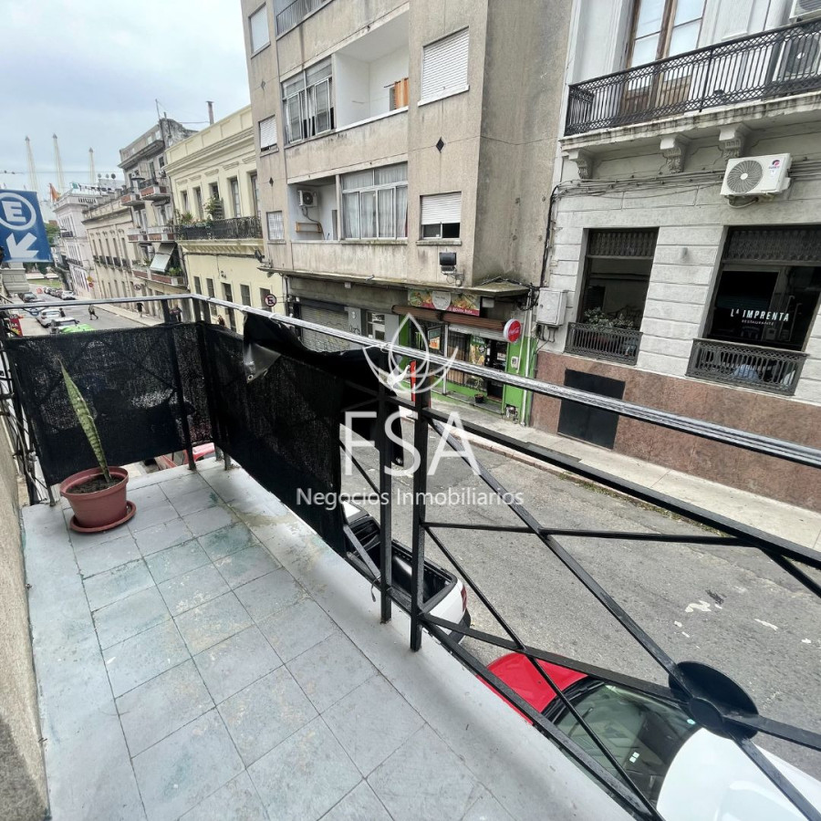 Apartamento ID.454 - Alquiler Apartamento 1 Dormitorio Estilo Loft Balcón Ciudad Vieja Montevideo St