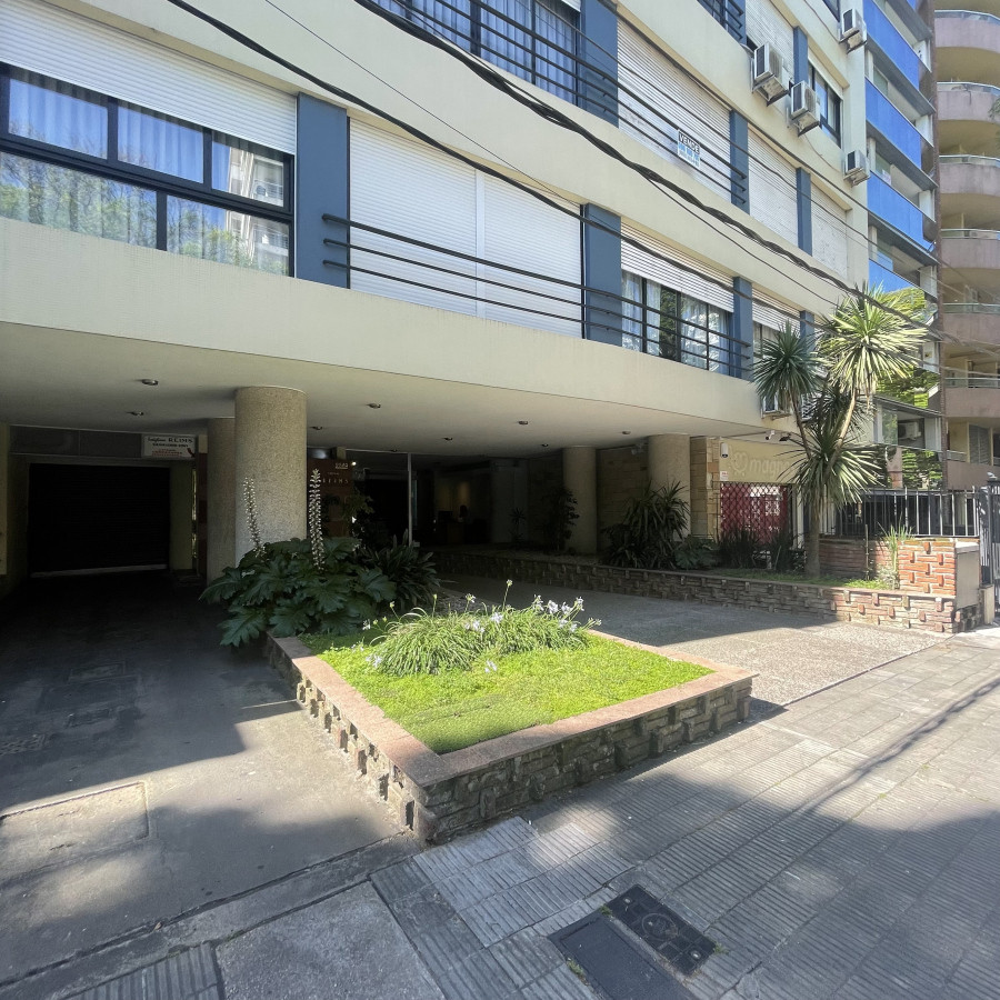 Venta Apartamento 4 Dormitorios 2 Baños Garage Punta Carretas Montevideo St