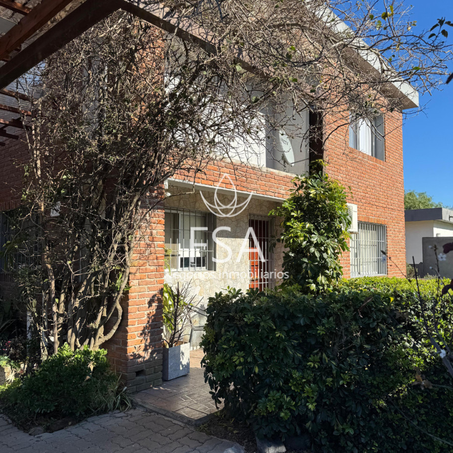 Casa ID.345 - Venta Casa 3 Dormitorios Piscina Climatizada Garaje Lagomar Norte Ciudad de la Costa Canelones F