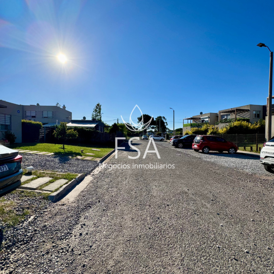 Casa ID.440 - Venta Casa en Complejo Aires 2 Dormitorios Cochera Patio Lagomar Ciudad de la Costa Canelones G