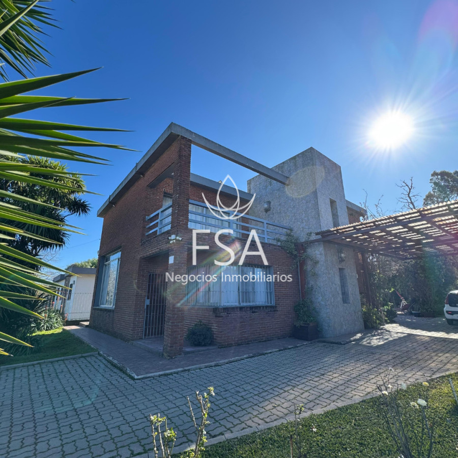 Casa ID.345 - Venta Casa 3 Dormitorios Piscina Climatizada Garaje Lagomar Norte Ciudad de la Costa Canelones F