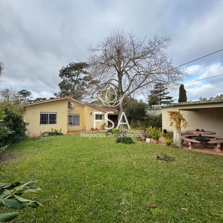 Casa ID.294 - Venta Casa 2 Dormitorios Garage Parrillero Jardín Amueblada Pinares de Atlántida Canelones G