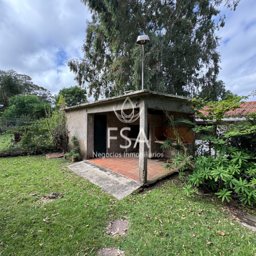 Casa ID.267 - Venta Cabaña 2 Dormitorios, Cochera para 2 autos, Parrillero Playa Hermosa Maldonado G