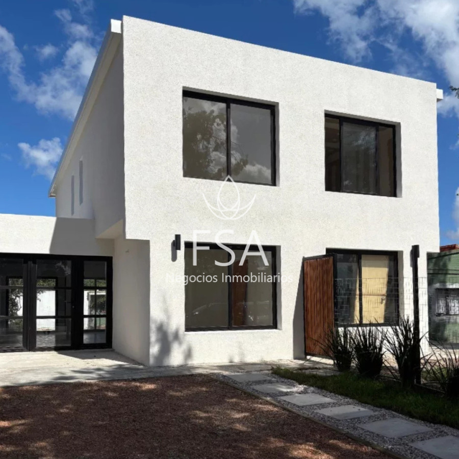 Casa ID.112 - Venta Casa Dúplex 3 Dormitorios 2 Baños Parrillero Shangrila Ciudad de la Costa G
