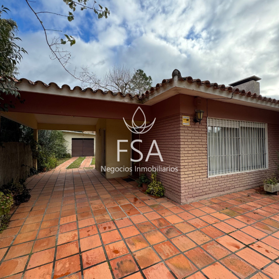 Casa ID.294 - Venta Casa 2 Dormitorios Garage Parrillero Jardín Amueblada Pinares de Atlántida Canelones G