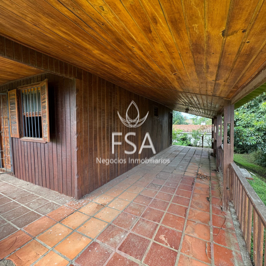 Casa ID.267 - Venta Cabaña 2 Dormitorios, Cochera para 2 autos, Parrillero Playa Hermosa Maldonado G