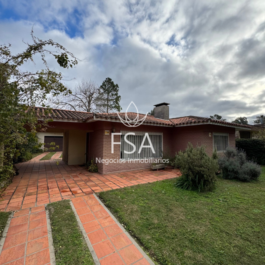 Casa ID.294 - Venta Casa 2 Dormitorios Garage Parrillero Jardín Amueblada Pinares de Atlántida Canelones G