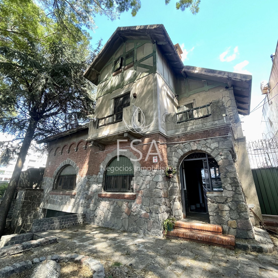 Casa ID.196 - Venta Casa PH 6 Dormitorios Garaje Malvin Montevideo St 