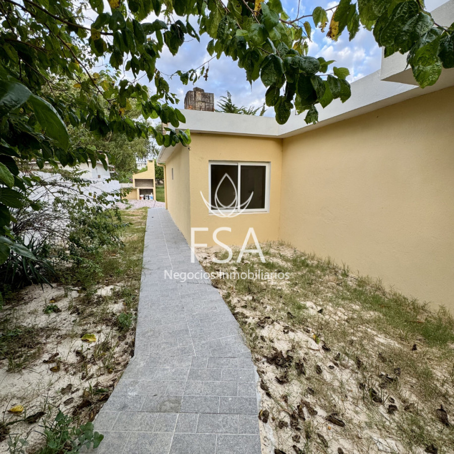 Casa ID.453 - Venta Casa Reciclada 3 Dormitorios 2 Baños Suite Vestidor Parrillero Las Toscas Sur Canelones G
