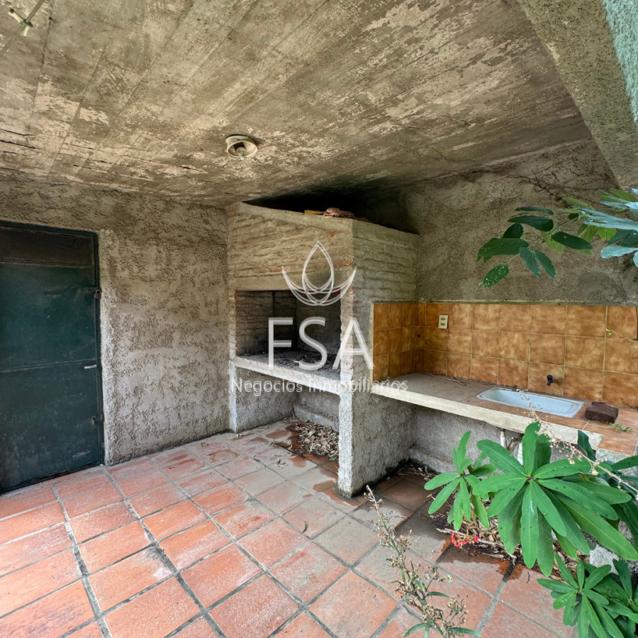 Casa ID.267 - Venta Cabaña 2 Dormitorios, Cochera para 2 autos, Parrillero Playa Hermosa Maldonado G