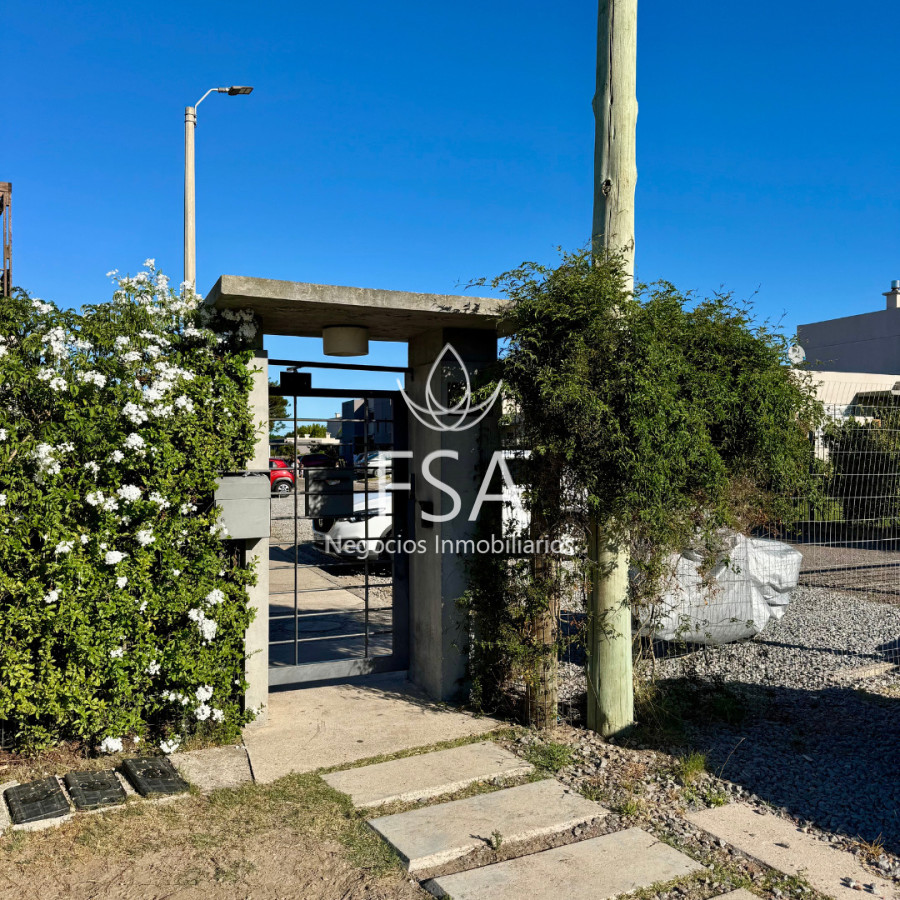 Casa ID.440 - Venta Casa en Complejo Aires 2 Dormitorios Cochera Patio Lagomar Ciudad de la Costa Canelones G