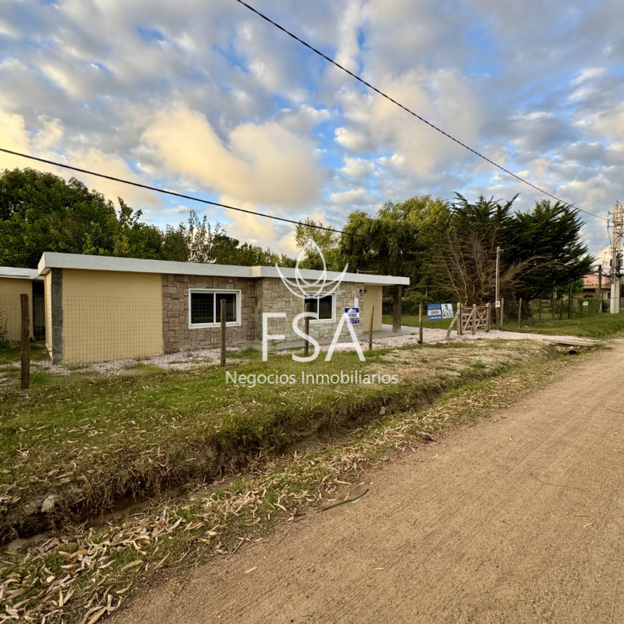 Casa ID.453 - Venta Casa Reciclada 3 Dormitorios 2 Baños Suite Vestidor Parrillero Las Toscas Sur Canelones G